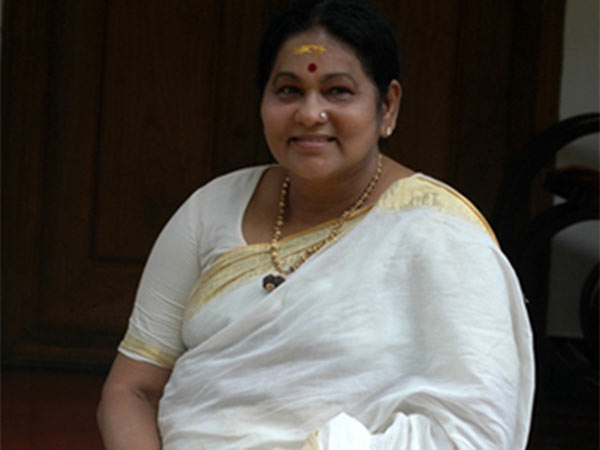 എതിർപ്പ് രൂക്ഷമായതോടെ വടക്കാഞ്ചേരിയിൽ മത്സരിക്കുന്നതിൽ നിന്നും സ്വയം പിന്മാറി കെപിഎസി ലളിത; സിനിമാ തിരക്കും ആരോഗ്യപ്രശ്നങ്ങളും മൂലം പിന്മാറുന്നുവെന്ന് നടി; തീരുമാനം കോടിയേരിയെ അറിയിച്ചു; സമ്മർദ്ദങ്ങളുമായി സിപിഐ(എം) നേതാക്കൾ