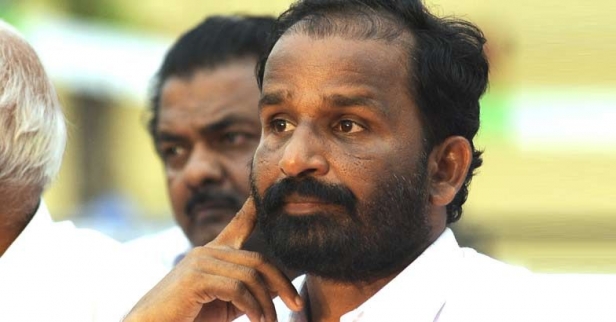 കത്ത് വിവാദത്തിൽ മത്സരരംഗത്തു നിന്നും പിന്മാറാൻ ടി എൻ പ്രതാപൻ; 'രാഹുൽ ഗാന്ധിയുടെ സ്നേഹപൂർവ്വമായ നിർബന്ധത്തിന് വഴങ്ങിയാണ് മത്സരിക്കാൻ സമ്മതം അറിയിച്ചത്; കത്തെഴുതിയെന്ന് പ്രചരിപ്പിച്ചത് ആരാണെന്ന് എല്ലാവർക്കും അറിയാം': കത്ത് വ്യാജമാണെന്ന് വ്യക്തമാക്കി മുകുൾ വാസ്നികും