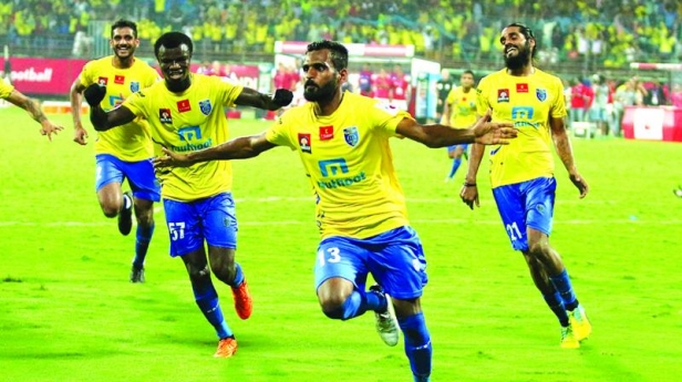 ലോകം അറിയപ്പെടുന്ന താരങ്ങൾ നോക്കുകുത്തിയാപ്പോൾ ബ്ലാസ്റ്റേഴ്സിന് രക്ഷകനായത് മലയാളി താരം തന്നെ; വിനീതിന്റെ തകർപ്പൻ പ്രകടനം കേരളാ ബ്ലാസ്റ്റേഴ്സിനെ എത്തിച്ചത് രണ്ടാംസ്ഥാനത്തേക്ക്; വിജയനും അഞ്ചേരിക്കും ഒക്കെ നഷ്ടമായ അവസരം മലയാളിക്ക് നൽകി ഐ എസ് എൽ