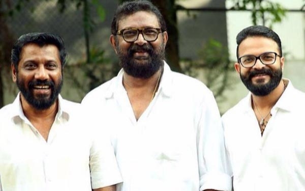 വിയറ്റ്നാം കോളനിയുടെ ലൊക്കേഷനിൽ അവസരം ചോദിച്ചു ചെന്നു; ഇപ്പോൾ അതേ സംവിധായകന്റെ ചിത്രത്തിൽ നായകനായി അഭിനയം തുടർന്നു; ഫുക്രിയിൽ അഭിനയിച്ചതിന്റെ സന്തോഷം പങ്കുവച്ച് ജയസൂര്യ