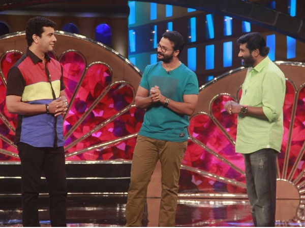 പെൺകുട്ടിയോട് പ്രണയം പറയുന്ന സീനിന്റെ സ്ക്രിപ്റ്റ് തിരുത്താൻ പറയുന്ന മമ്മൂട്ടി; ഒരു മുത്തം കൂടി കൊടുത്തോട്ടെയെന്ന് ചോദിക്കുന്ന മോഹൻലാൽ: സിനിമ ചിരിമയിൽ സൂപ്പർതാരങ്ങളെ അനുകരിച്ച് ജയസൂര്യ കൈയടി നേടിയത് ഇങ്ങനെ