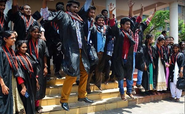 മക്കളെ എൻജിനിയറാക്കണം എന്ന് നിർബന്ധമാണെഘ്കിൽ ആദ്യം നോക്കേണ്ടത് ഐഐടിയിൽ അഡ്മിഷൻ കിട്ടുമോയെന്ന്; ഇന്ത്യയിൽ ഏറ്റവും മികച്ച 25 എൻജിനിയറിങ് കോളേജുകൾ ഏതൊക്കെയെന്നറിയാമോ?