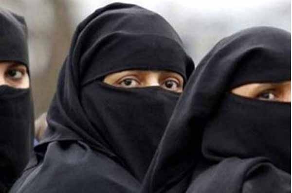 ശരിഅത്ത് പാലിക്കാതെ മുത്തലാഖ് ചൊല്ലുന്നവർക്ക് വിലക്കേർപ്പെടുത്തുമെന്ന് അഖിലേന്ത്യാ മുസ്ലിം വ്യക്തിനിയമ ബോർഡ്; തീരുമാനം ഗർഭിണിയായ യുവതി നീതി തേടി പ്രധാനമന്ത്രിക്ക് കത്തയച്ച സാഹചര്യത്തിൽ; മുത്തലാഖ് വിഷയത്തിൽ മെയ് 11 മുതൽ ഭരണഘടനാ ബെഞ്ച് വാദം കേൾക്കും