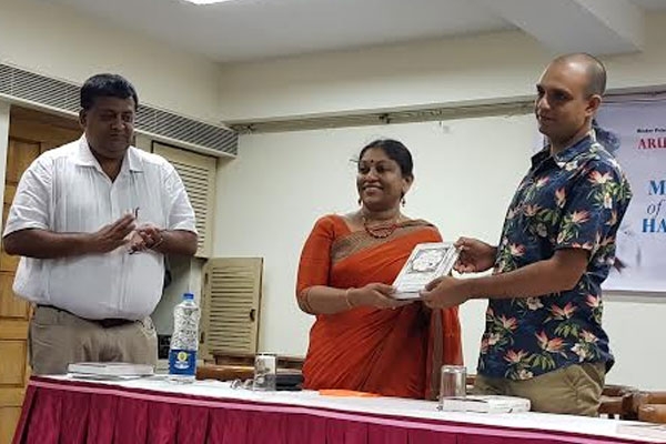 ഇരുപതു വർഷമായി കാത്തിരുന്ന വായനക്കാരെ അരുന്ധതി റോയി നിരാശപ്പെടുത്തിയില്ലെന്ന് കെ ആർ മീര; നോവൽ നൽകുന്നത് നൊമ്പരപ്പെടുത്തുന്ന പ്രണയകഥയ്ക്കൊപ്പം രാഷ്ട്രീയമായ പുനർനിർമ്മാണം; ദ മിനിസ്റ്റർ ഓഫ് അറ്റ്മോസ്റ്റ് ഹാപ്പിനസ് പ്രകാശനം ചെയ്തു