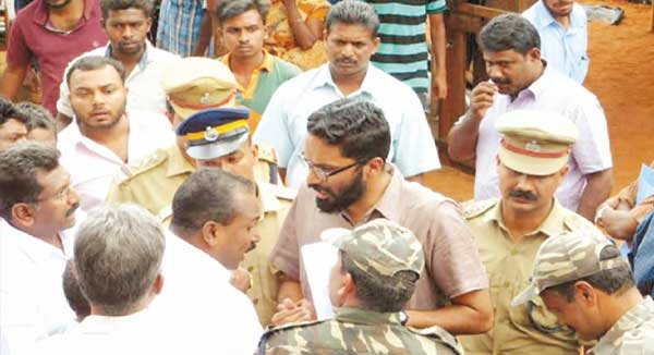 ശ്രീറാമിനെ മാറ്റാൻ അനുവദിക്കില്ല; കയ്യേറ്റവും ഒഴിപ്പിക്കുമന്ന് റവന്യൂമന്ത്രി; സബ് കളക്ടറെ ലക്ഷ്യമിട്ടുള്ള കള്ളക്കളികൾ പൊളിക്കാനുറച്ച് മന്ത്രി ചന്ദ്രശേഖരൻ; വില്ലേജ് ഓഫീസ് നിർമ്മിക്കാനുള്ള ഭൂമി ഏറ്റെടുക്കുമെന്ന് മുഖ്യമന്ത്രിയെ അറിയിച്ചു; കോവളത്തിന് പിന്നാലെ മൂന്നാറിലും സമവായമില്ല