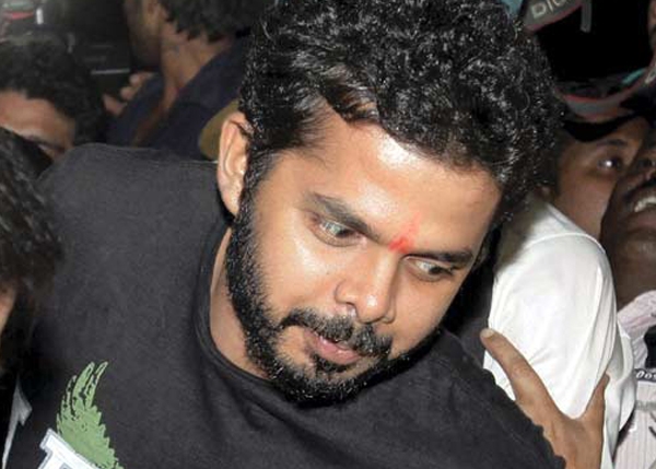 ഇനി ശ്രീശാന്തിന് പന്തെറിയാം; മലയാളി താരത്തിന്റെ ആജീവനാന്ത വിലക്ക് ഹൈക്കോടതി നീക്കി; വിജയം കാണുന്നത് പേസ് ബൗളറുടെ മാസങ്ങൾ നീണ്ട നിയമ പോരാട്ടം; ഇന്നു മുതൽ താരം പരിശീലനം തുടങ്ങും; ദൈവത്തിനു നന്ദിയെന്നു ശ്രീ; രഞ്ജി ട്രോഫി ടീമിൽ ഉൾപ്പെടുത്തേണ്ടി വരും; ബിസിസിഐയുടെ വാദങ്ങൾ കോടതി തള്ളിയത് ഇങ്ങനെ