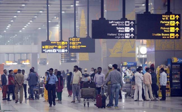 ആകാശത്ത് ഡ്രോണിന്റെ സാന്നിധ്യം കണ്ടെത്തി; ഡൽഹി ഇന്ദിരാഗാന്ധി അന്താരാഷ്ട്ര വിമാനത്താവളം അരമണിക്കൂറോളം അടച്ചിട്ടു; 40 മിനിറ്റോളം വൈകിയതിനാൽ പല വിമാനങ്ങളും വഴിതിരിച്ചുവിട്ടു