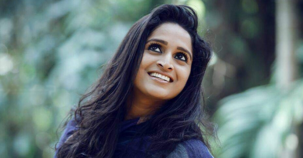 ചലച്ചിത്രമേളയുടെ വിവാദങ്ങൾക്ക് വിരാമം; ദേശീയ അവാർഡ് ജേതാവ് സുരഭി ലക്ഷ്മി ഐഎഫ്എഫ്കെ ഡെലിഗേറ്റ് പാസ് സ്വീകരിച്ചു; തനിക്കുണ്ടായ മനോവിഷമത്തിൽ അക്കാദമി ഖേദം പ്രകടിപ്പിക്കുന്നതായി ബീനാ പോൾ പറഞ്ഞെതായി സുരഭി