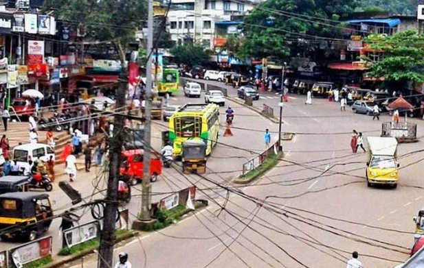 നഗരസഭയായിട്ടും ഇരിട്ടിയിൽ ഒരു കംഫേർട്ട് സ്റ്റേഷനില്ല; ഫേസ്ബുക്ക് അടക്കമുള്ള സോഷ്യൽ മീഡിയകളിൽ ജനങ്ങളുടെ മുറവിളി; പ്രതിഷേധം പലതവണ അറിയിച്ചിട്ടും നഗരസഭ മൗനത്തിൽ