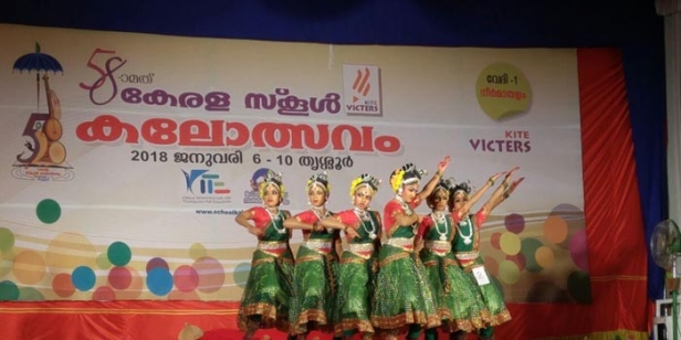 നാല് മണിക്ക് തുടങ്ങേണ്ട സംഘനൃത്തം തുടങ്ങിയത് മൂന്നു മണിക്കൂർ വൈകി; വിദ്യാർത്ഥി സംഘങ്ങളുടെ തീവണ്ടി റിസർവേഷനുകൾ ക്യാൻസലായി; സമയക്രമത്തിന്റെ വീഴ്ച മൂലം പരിപാടികൾ പുലരും വരെ നീളാൻ സാധ്യത; മത്സരങ്ങൾ വൈകാൻ കാരണം അപ്പീലുകളുടെ ബാഹുല്യമെന്ന് ഡിപിഐ; തൃശൂരിൽ നടക്കുന്ന സംസ്ഥാന സ്കൂൾ കലോത്സവം മൂന്നാം ദിവസം